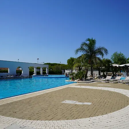 Apartmanhotel Nicolaus Club Alimini Smile 3*