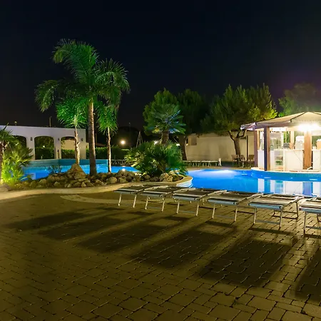 Apartmanhotel Nicolaus Club Alimini Smile 3*