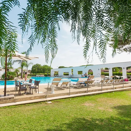 Nicolaus Club Alimini Smile 公寓式酒店 3*